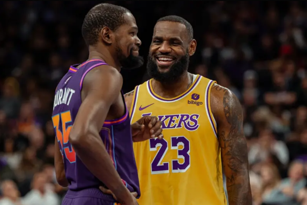 巴黎奧運：詹皇“灑粉儀式”意外波及 KD，搞笑畫面引網友熱議